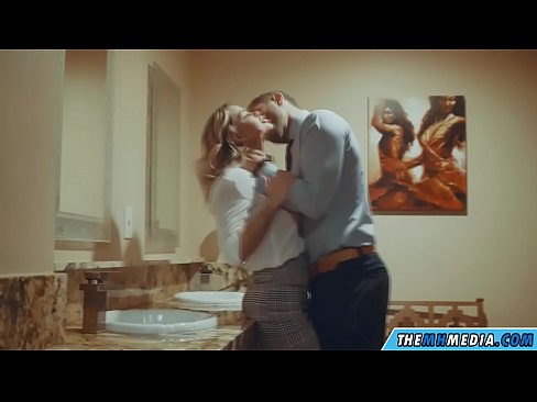 ❤️ کله چې یو ښکلی سپین رنګ تاسو په عامه تشناب کې جذبوي ❌ ❌️❤
